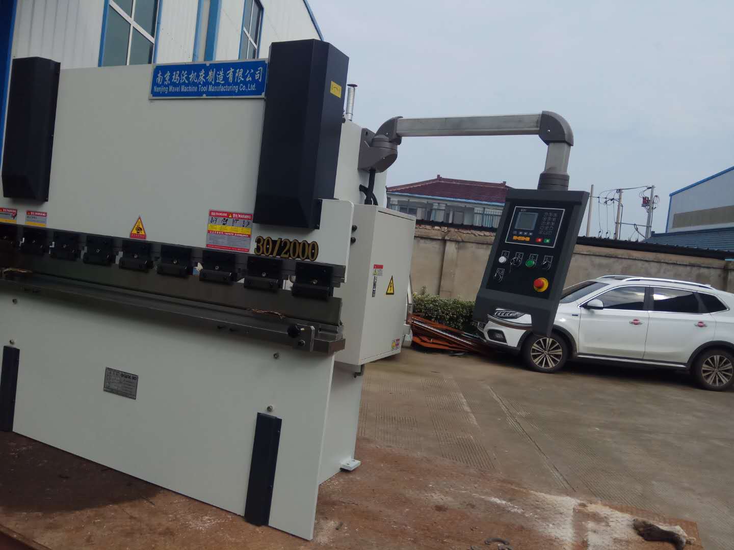 30T / 2000 bending machine