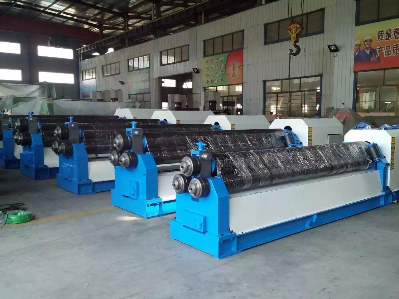 W11 series symmetrical three roll plate rolling machine